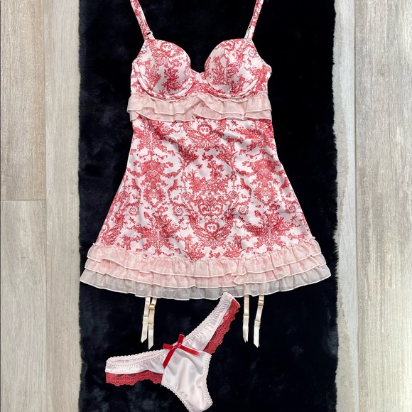 34B 36C VS Victoria’s Secret Vintage Satin Ruffled Dress Slip softpink /coral